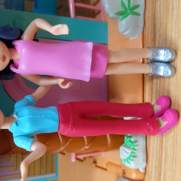 2 MiWorld Dairy Queen Shop Girls Figures - Picture 3 of 5